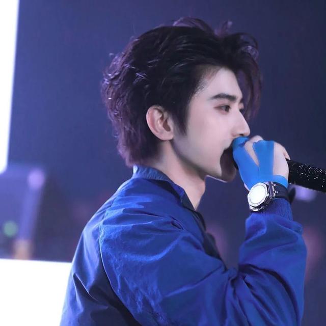 蔡徐坤微信头像，蔡徐坤（壁纸 ， 蔡徐坤壁纸，头像）