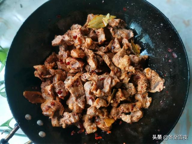红烧牛腱子怎么做好吃，红烧牛腱子怎么烧好吃（做出的牛肉颜色红亮、软烂入味）