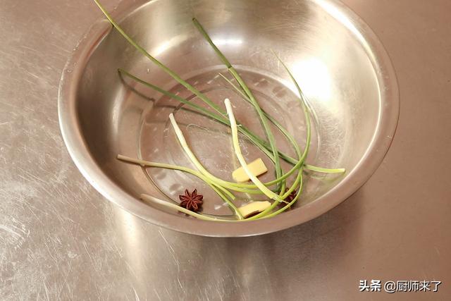 正宗盐水鸭的做法，家庭版盐水鸭制作方法窍门（香料只用八角、花椒）