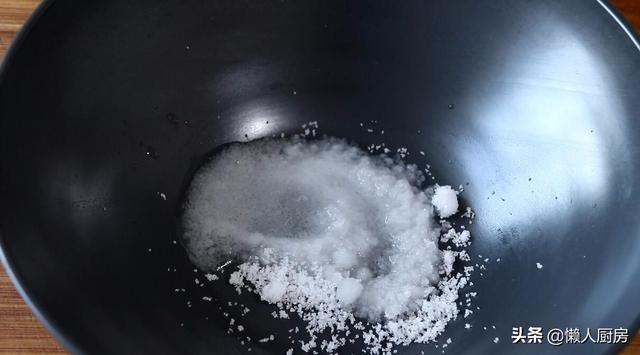 银耳凉拌用焯水吗，银耳焯水几分钟（教你用银耳做道凉拌菜）