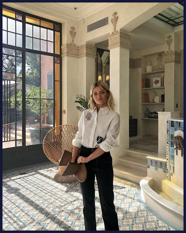 面试穿什么衣服，公务员面试穿什么衣服合适（恭喜您离年薪百万又近了一步）