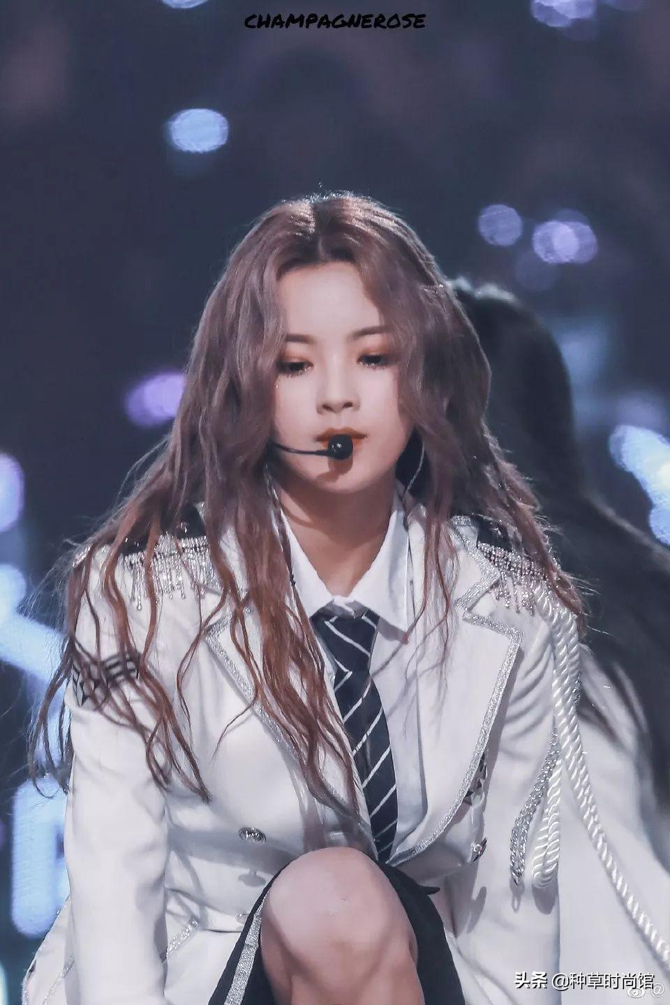 哪款卷发适合厚头发，适合头发厚的卷发（今秋爆火的“棉花糖卷发”）