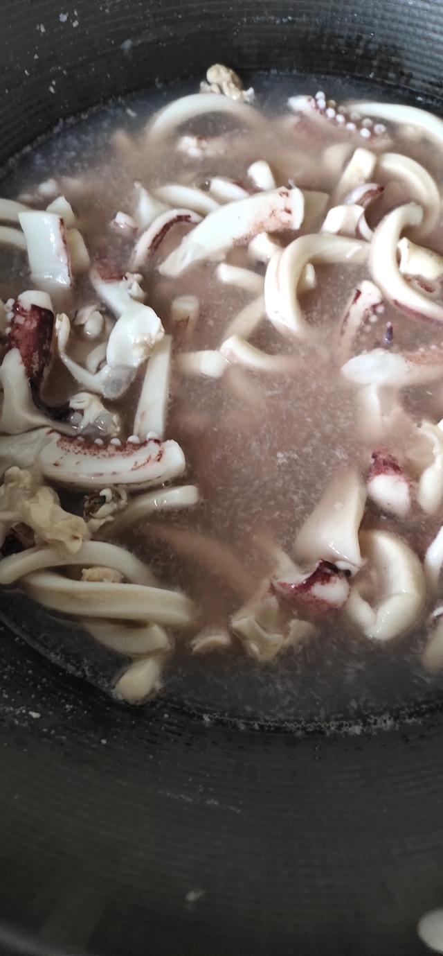 教你做美味的鱿鱼炒青椒,鱿鱼炒青椒的做法窍门(下饭下酒好佳肴) 教你做美味的鱿鱼炒青椒,鱿鱼炒青椒的做法窍门(下饭下酒好佳肴)