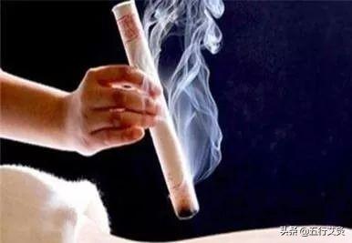 艾灸的原理和作用，艾灸的功效与作用（艾灸为什么能治病）