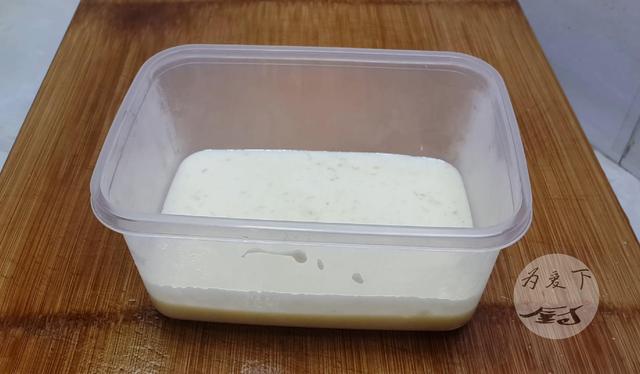 芝士做什么好吃又简单（牛奶里加1把芝士）