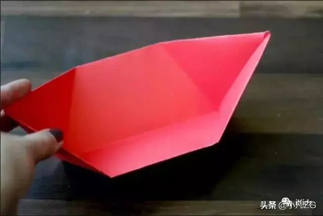 纸龙舟的制作方法，如何折一种简单的纸龙舟（一个手工龙舟轻松满足所有要求1）