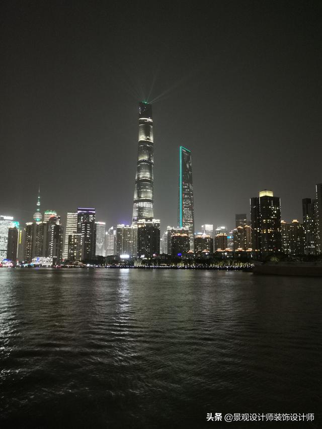 上海外滩夜景图片，外滩夜景美丽迷人让人流连忘返（上海市外滩夜景）