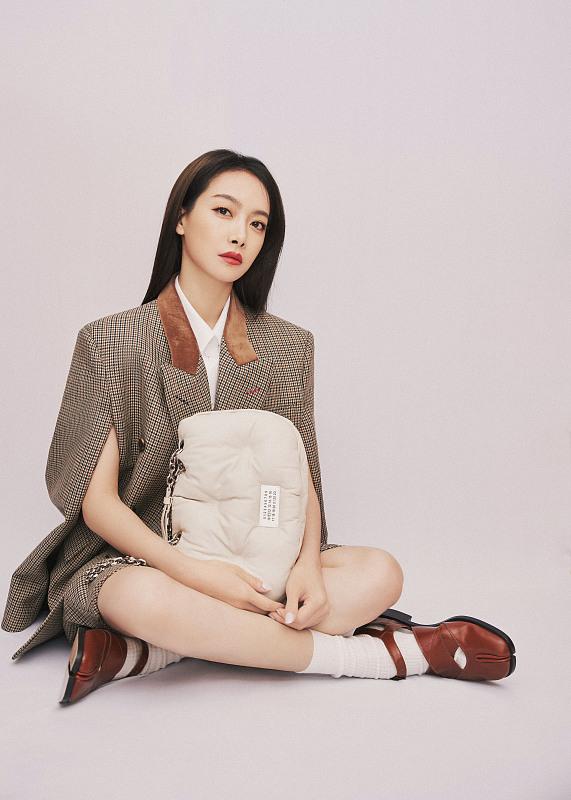 白袜美女(宋茜脚踩棕色皮鞋配白袜) - 赤虎壹号