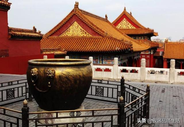为什么古代院子里放口缸，从皇宫到民间全信它