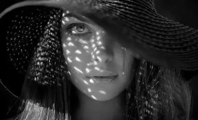 心理学十大定律，100个微动作读心术（男人和女人都难以抗拒的十大心理学定律）