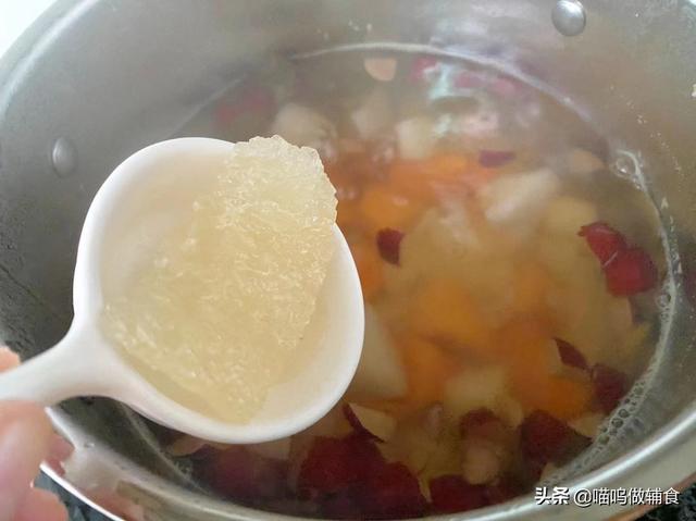 百合红枣汤的功效，红枣莲子百合汤的功效（分享一道冬季补水小甜汤）