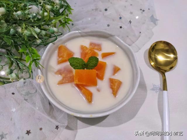 木瓜炖牛奶的做法，适合冬天喝的甜品