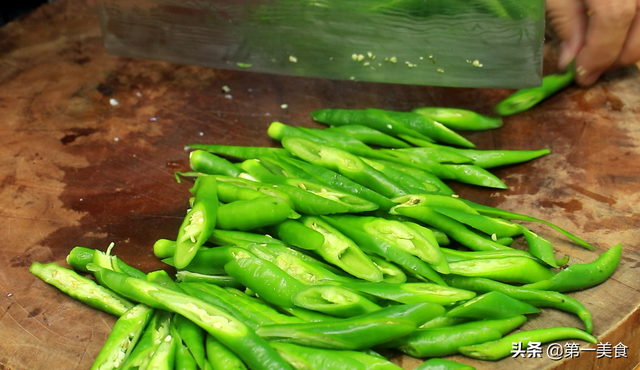 大辣椒炒肉，大辣椒炒肉丝怎么炒（最少调料做出真正好吃的地道农家菜）