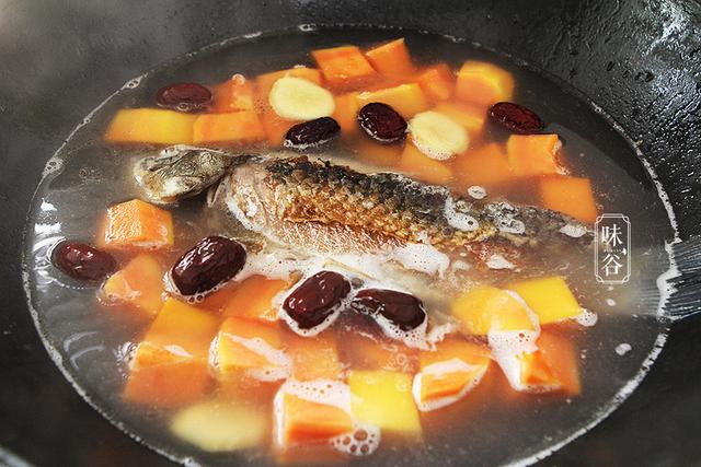 木瓜猪骨汤的做法，木瓜猪骨汤的做法视频（秋天皮肤易干燥）