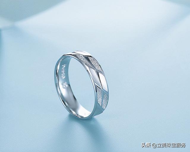 西安今日黄金卖价多少钱一克，2012周大生黄金多少钱一克