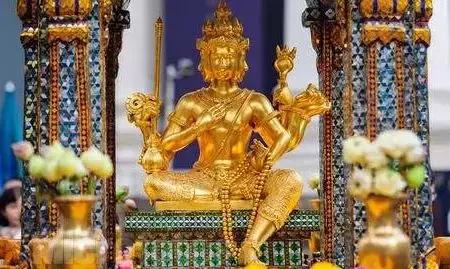 泰国佛牌很灵但是要交换条件，泰国佛牌很灵但是要交换条件是什么（成名。让明星们趋之如鹜的泰国佛牌真的很神奇）