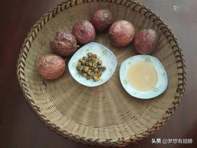 百香果怎么泡水喝，百香果怎么泡水喝步骤（教你自制消暑清凉茶）