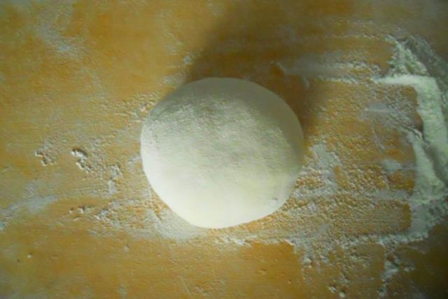 薄到透光烤鸭卷饼的做法，十一小长假必吃的烤鸭卷饼