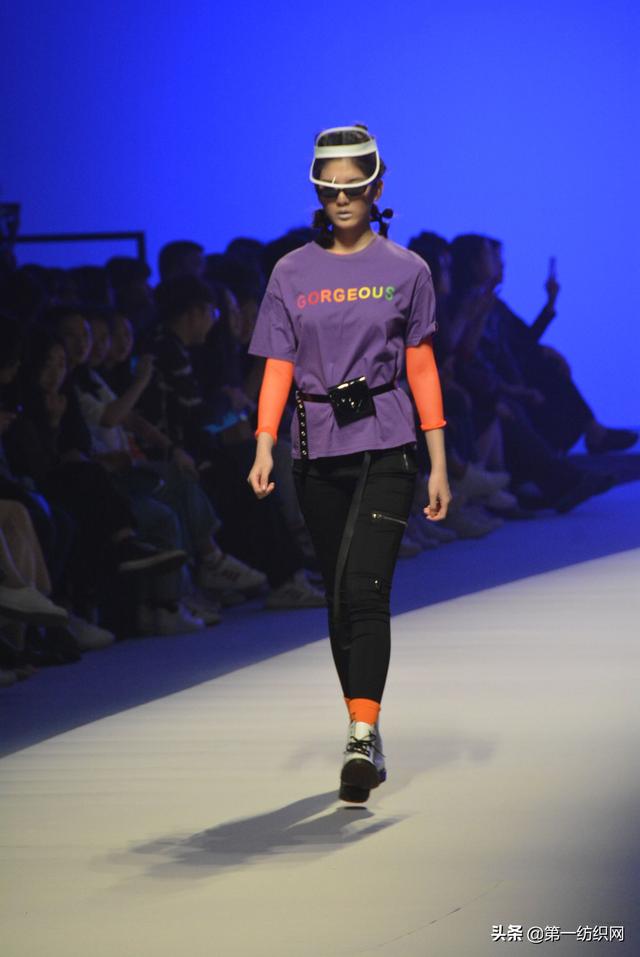 a21是以纯吗，a21 以纯（以纯线上品牌A21登陆春季广东时装周）