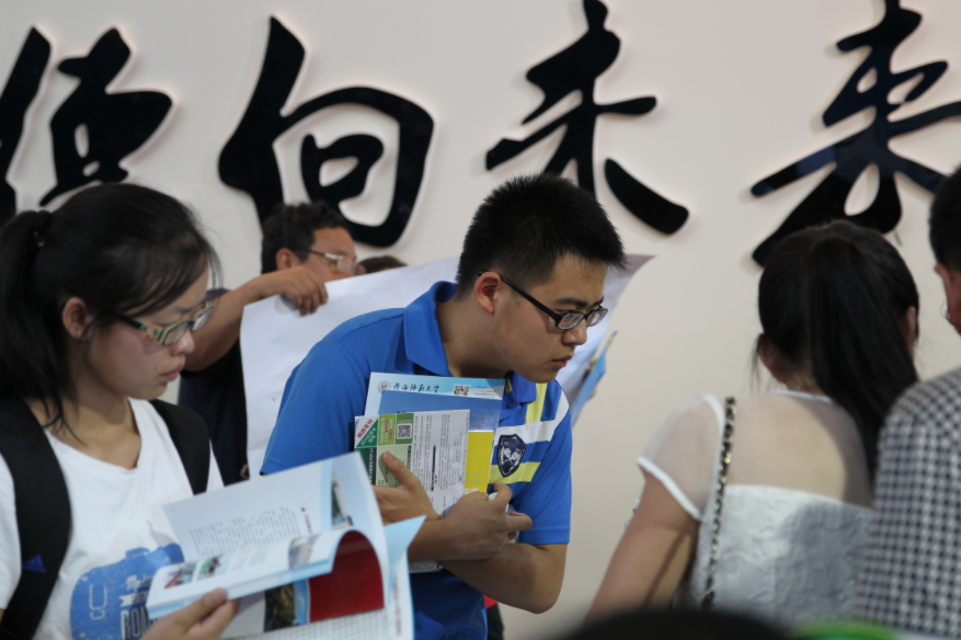 张家界吉大学校包妹子（吉大男生）