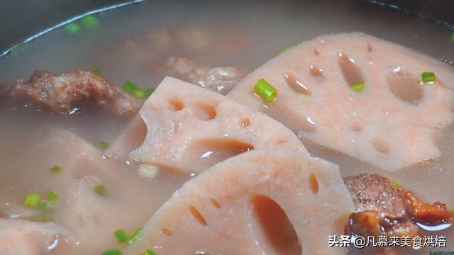 煲老藕是什么意思，我锅中煲老藕（跟着武汉煨汤非遗传承人学做莲藕排骨汤）