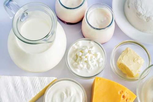 晚上喝酸奶能不能减肥，晚上吃酸奶能减肥吗（营养师：早喝补充蛋白质）