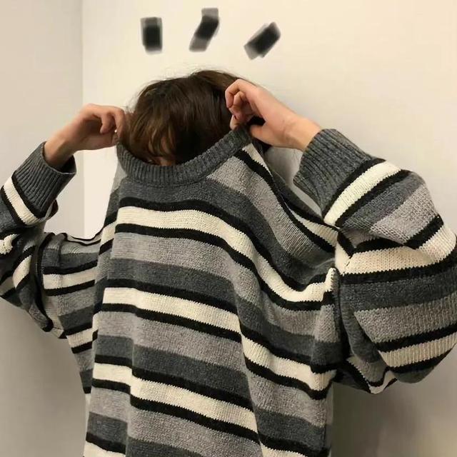 撑伞的小姐姐~，微信头像，撑伞的小姐姐~（头像.撑伞也是雨中人）