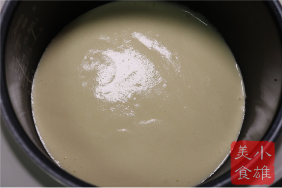 没有打蛋器怎么将蛋清打发，不用打蛋器如何打发蛋白（一个矿泉水瓶做“打蛋清神器”5分钟打发）