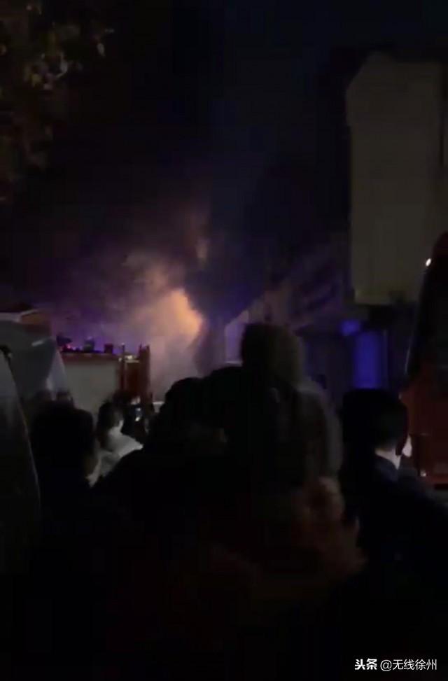 徐州金山桥维修家电售后 金山桥装饰城昨夜两商铺大火 损失惨重