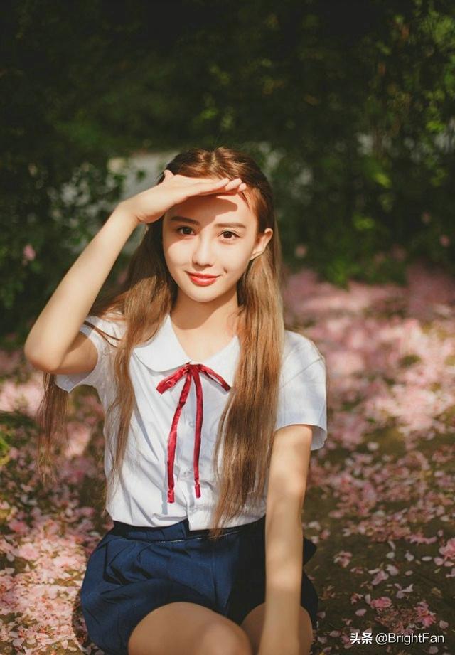 校服女生头像微信，校服女生头像（90后校花美丽校服气质养眼甜美午后写真图片）