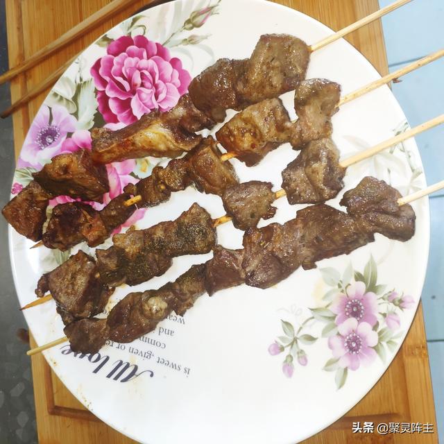 驴肉和鹿肉相比什么比较好吃，驴肉最忌讳的三种调料（宅家烹饪之烤箱版烤驴肉串和烤鹿肉串）