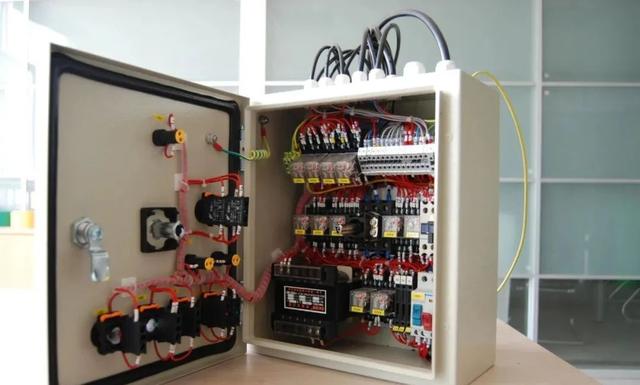 一机一闸一保护，一机一闸一保护是什么意思（配电箱一级、二级、三级是什么意思）