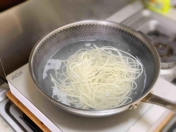 清汤羊肉面的家常做法，老爸说：这样做鲜美又多汁