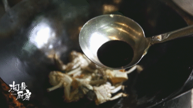 毛蟹的做法有哪些，毛蟹的做法 家常做法（百年老正兴的毛蟹年糕）