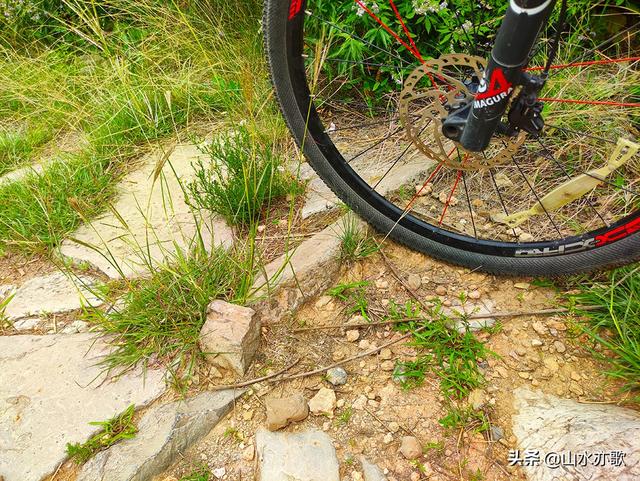 秦皇古道在哪呢，秦皇古道的简介（一座因唐僧晾经而得名的山岭）