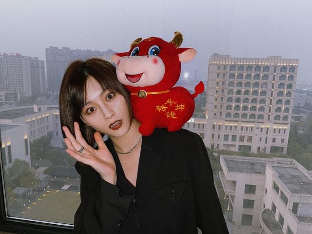 kiko扮演者，kiko扮演者是谁（《唐探》中的黑客KIKO在《赘婿》中存在感这么低）