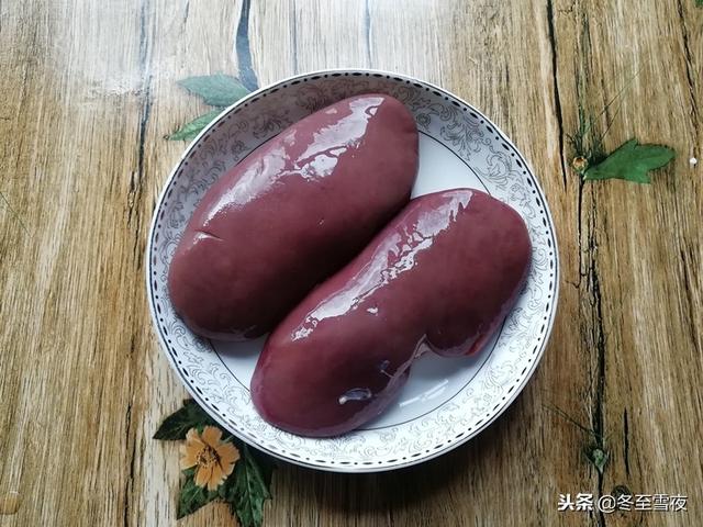 猪腰子怎么切腰花，怎么切猪腰花和做腰花汤（味道不输餐馆大厨）