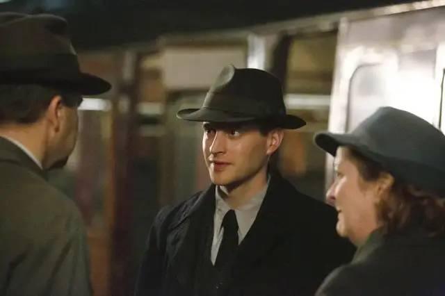 9.4的高分英剧，评分9.4的最强英剧《万物生灵》