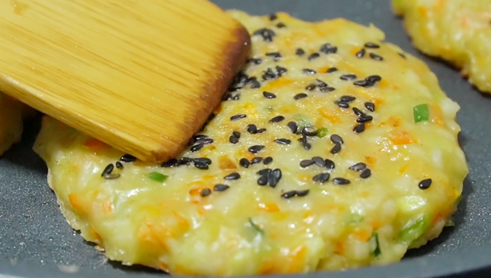 图片[6]-【莲藕鸡蛋饼】做法步骤图 不炒不凉拌 出锅孩子特别喜欢吃-起舞食谱网