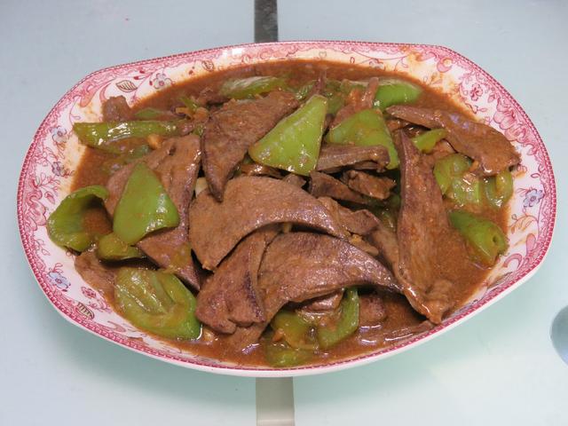 辣椒炒猪肝怎么炒好吃，猪肝炒辣椒怎样炒（直接下锅炒就大错特错了）