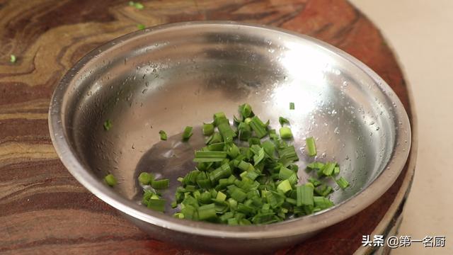 剁椒金针菇的做法，金针菇的做法（大厨教你做剁椒金针菇）