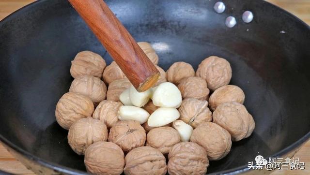 炒核桃家常制作方法，怎样做炒核桃（核桃不要直接吃了）