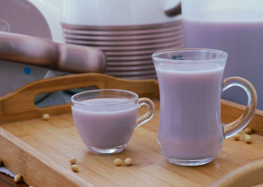 用榨汁机做紫薯豆浆的做法，用榨汁机做紫薯豆浆的做法视频（教大家做不一样的豆浆）