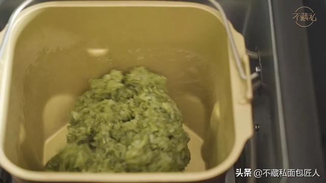 怎样自制手工米粉皮，家庭自制米粉皮的做法（宝石绿外皮原来这样做）