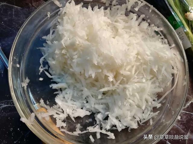 萝卜丝虾皮油墩子的做法，怎样做萝卜丝油墩子（简单易学的萝卜丝饼）