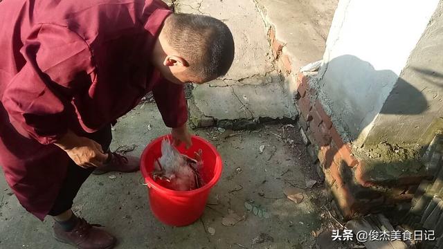 如何在家就能去腿毛，怎样在家就能去腿毛（大厨分享三十年褪鸭毛最实用的经验）