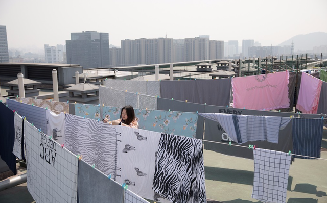 床上螨虫咬的症状图片，如何判断被褥有没有螨虫以及如何预防（医生从9根睫毛找到21条螨虫）