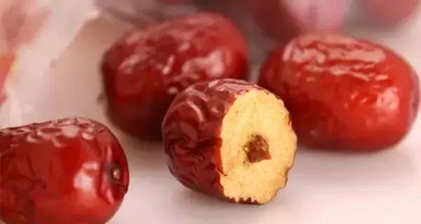 玫瑰花和什么一起喝祛斑效果好，玫瑰花茶和什么搭配祛斑效果好（清热解暑、缓解湿疹）