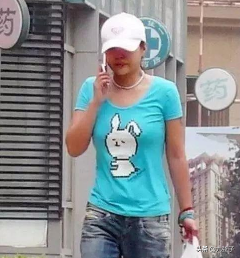 郝蕾给邓超颁奖是什么节目，郝蕾给邓超颁奖视频回放（禁片背后的女人郝蕾）