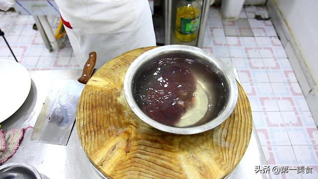 土匪猪肝的做法，土匪猪肝正宗做法是什么（厨师长教你土匪猪肝的做法）